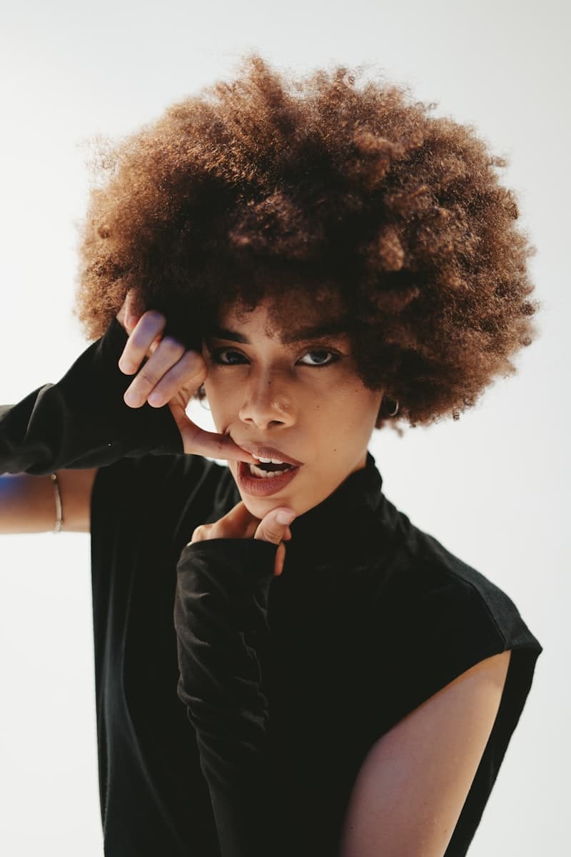 Cliente com penteado afro